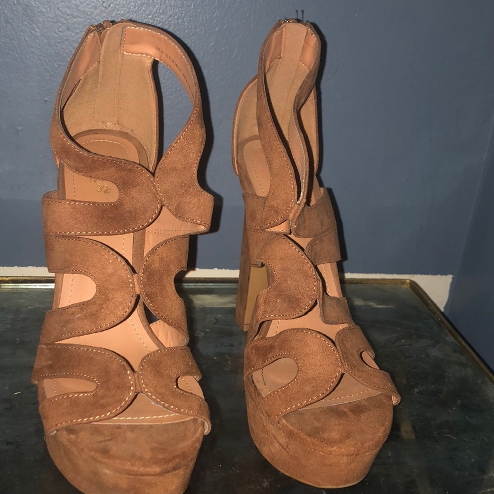 Platform sandal heels